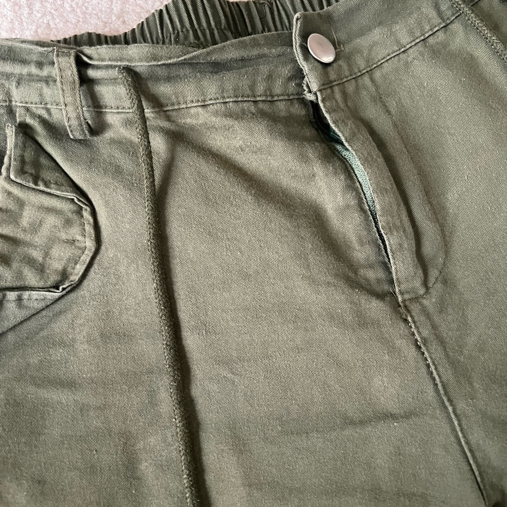 Khaki green cargo pants - women (from Korea) - Picture 2 of 3